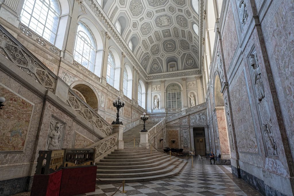 Ehrentreppe Palazzo Reale Neapel.
