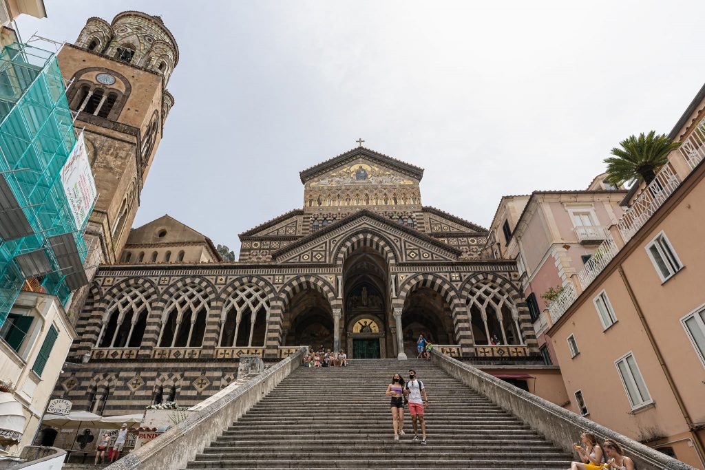 Treppe zum Dom Sannt Andrea in Amalfi.