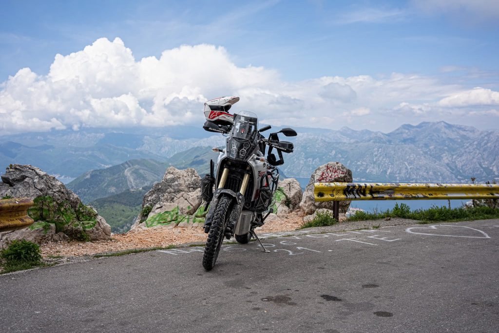 Serpentinen von Kotor mit dem Motorrad.