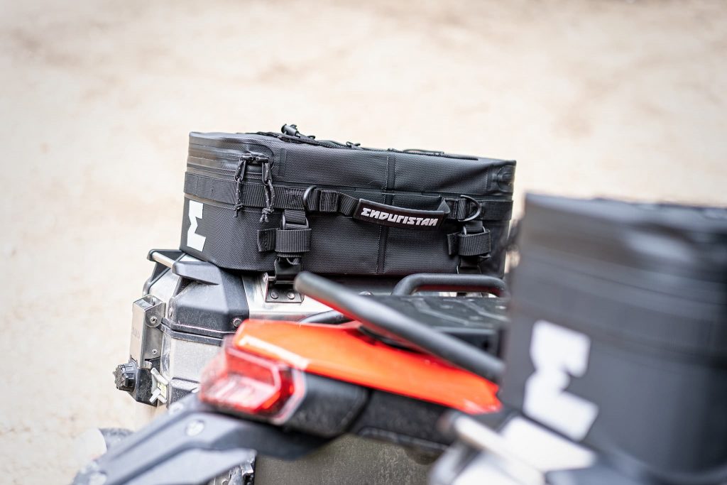 Enduristan Pannier Topper Seitenansicht.