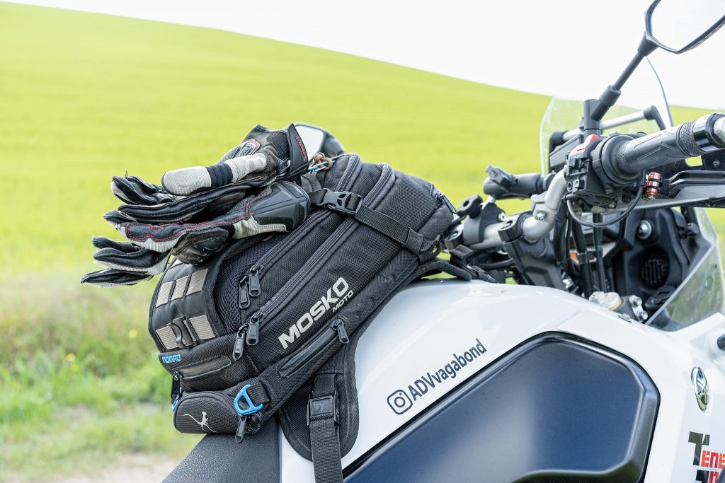 Mosko Moto Tankrucksack auf der Yamaha Tenere 700.