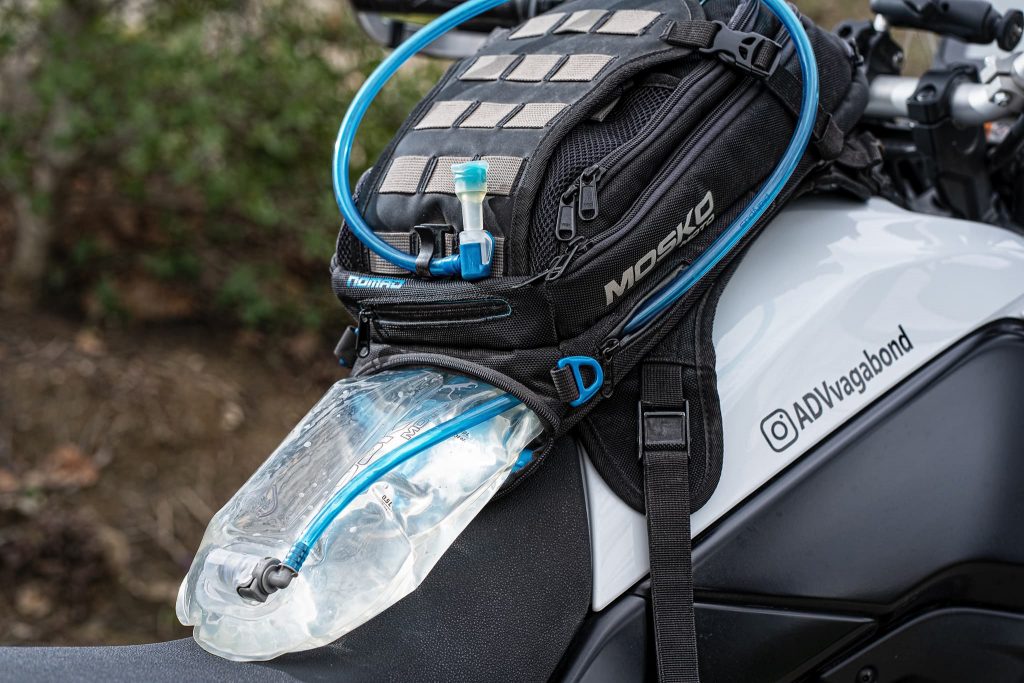 Mosko Moto Tankrucksack mit Platypus Trinkblase.