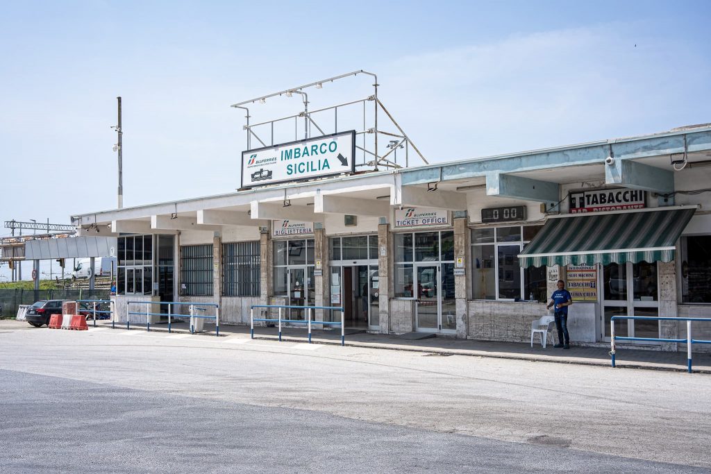 Bluferries Ticketschalter in Villa San Giovanni.