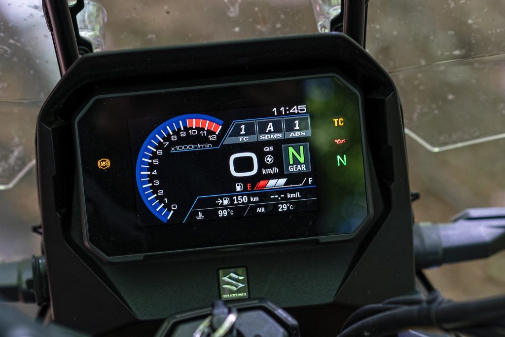 Cockpit und Display der V-Strom 800.